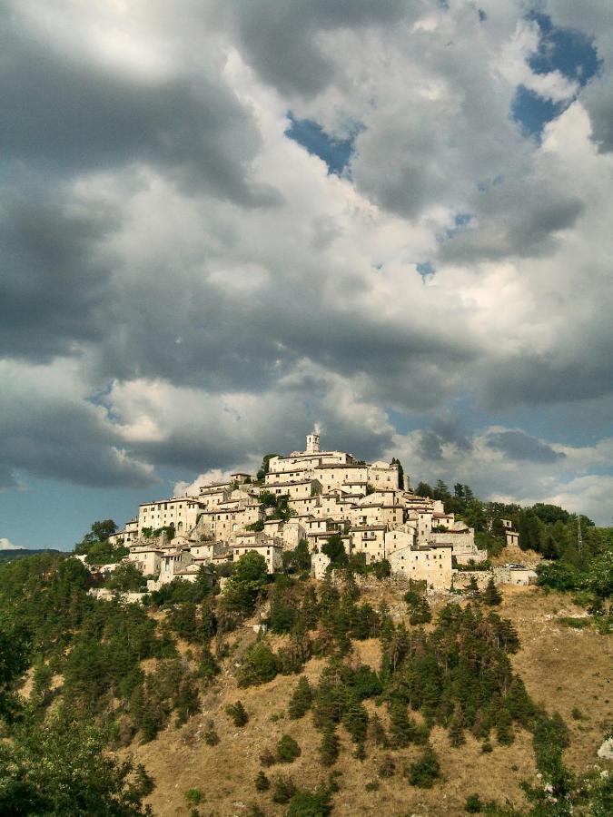 Albergo Diffuso Crispolti Labro エクステリア 写真